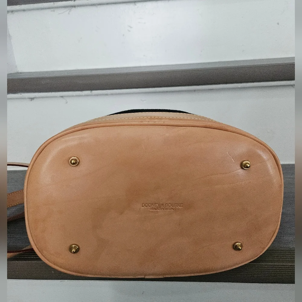 Vintage Dooney & Bourke Cabriolet Bucket Tote Bag GUC